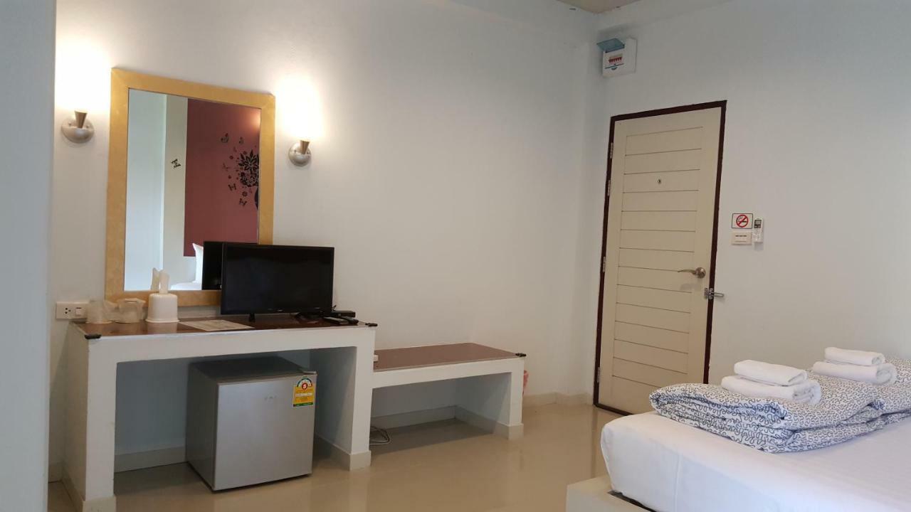Juntima Place At Amphawa Extérieur photo