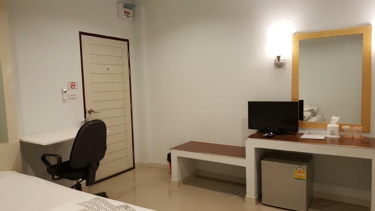 Juntima Place At Amphawa Extérieur photo