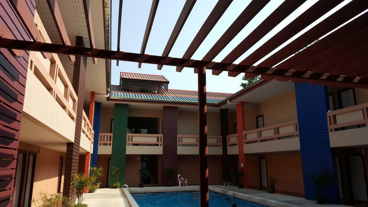 Juntima Place At Amphawa Extérieur photo